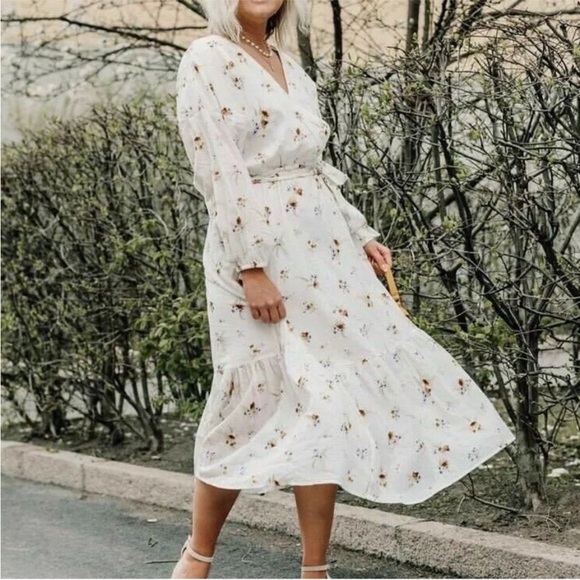H&M Dresses & Skirts - H&M Wildflower Midi Dress